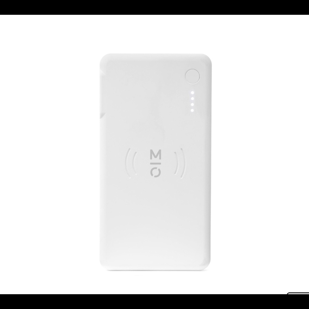MOTILE Commuter Wallet with Wireless Power Bank